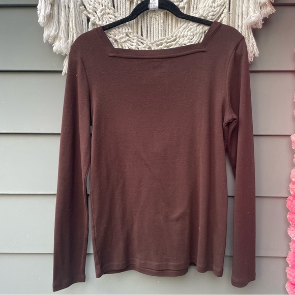 SOLD LIVE 10/19/24 
Jones New York Sport Brown Long Sleeve with Square Neckline - Picture 5 of 5